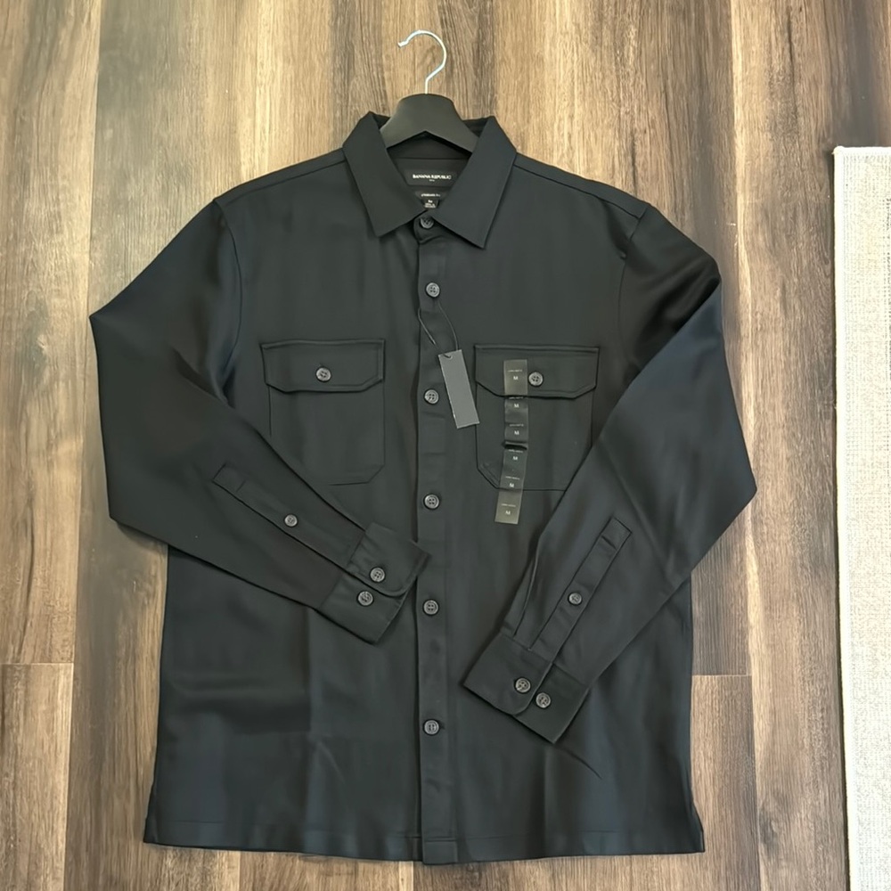 Banana Republic Factory 
Black Button-Up Shirt
Size M
NWT